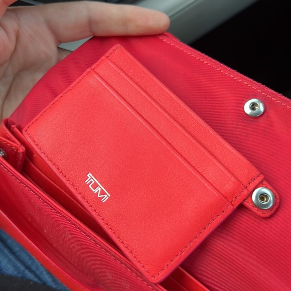 FLASH SALE Tumi Red 2 in 1 Large Wallet - Picture 7 of 9